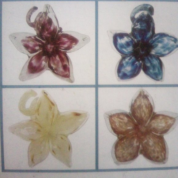 Interiors by Design Glass Flower - Picture 1 of 3